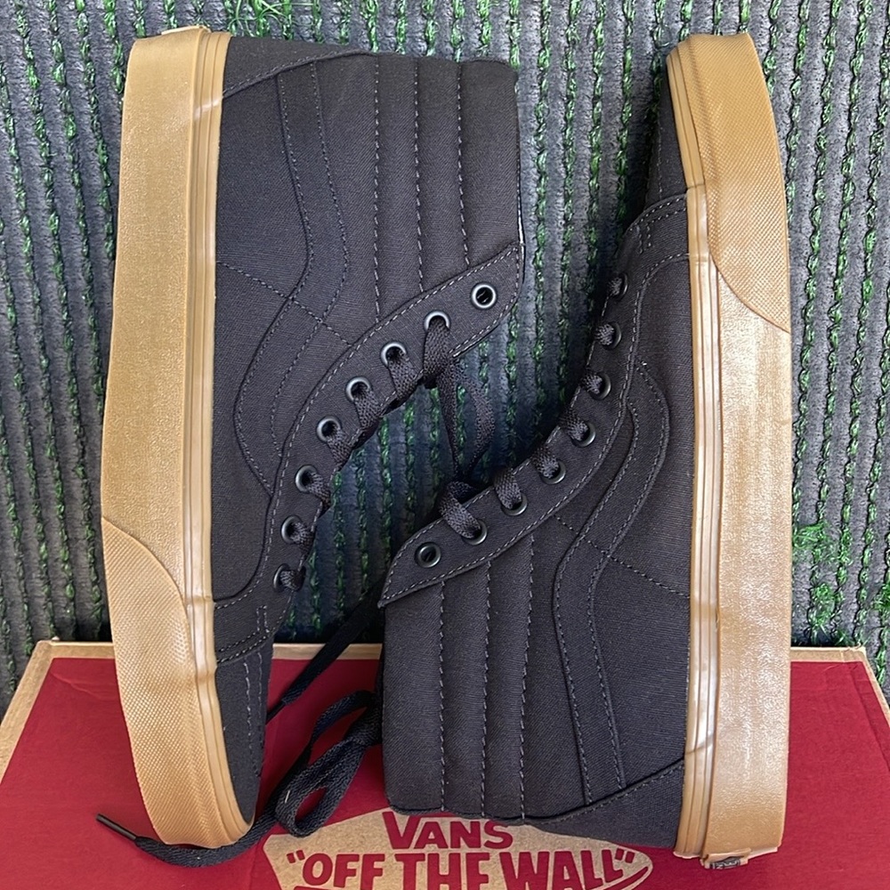 Vans Men’s Sk8-Hi Reissue (Canvas Gum) Black/Lghtgm
VN0A2XSBL0D
Sneakers - Picture 12 of 16